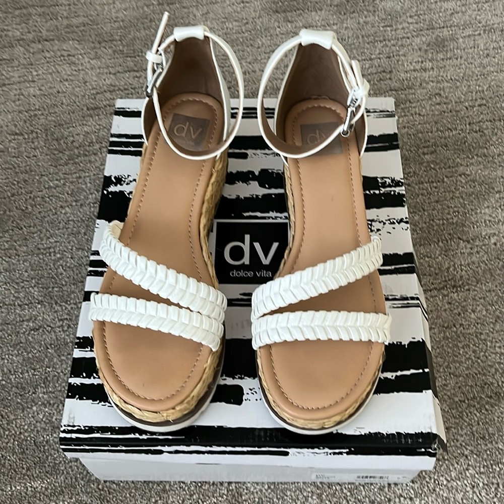 Dolce Vita women’s platform sandals